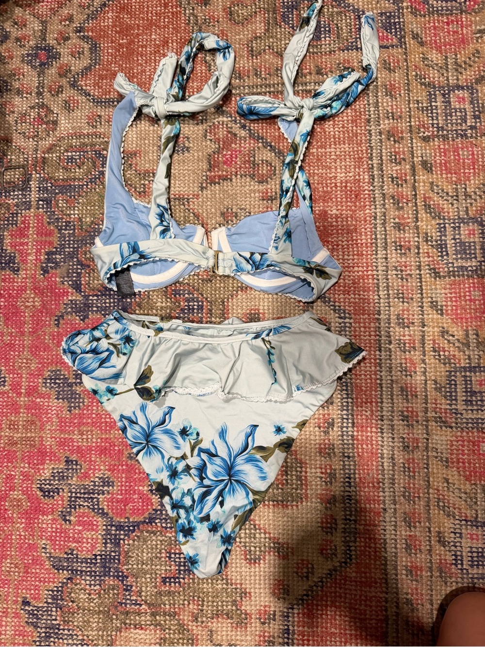 Beach Riot Bikini set - Picture 3 of 4